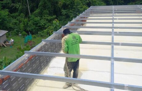 พ่นฉนวนพียูโฟม สำหรับหลังคา Roof Insulation